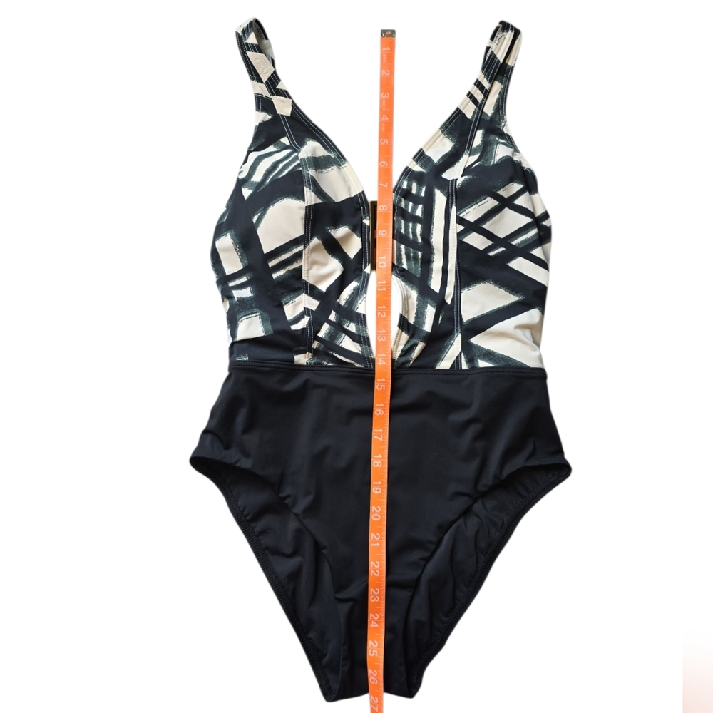 Miraclesuit Monochrome Graphic One Piece - Picture 6 of 11